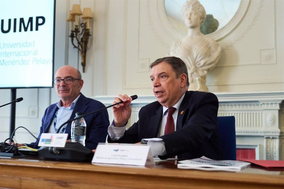El ministro de Agricultura, Pesca y Alimentación, Luis Planas, en un curso en la Universidad Internacional Menéndez Pelayo (UIMP) de Santander