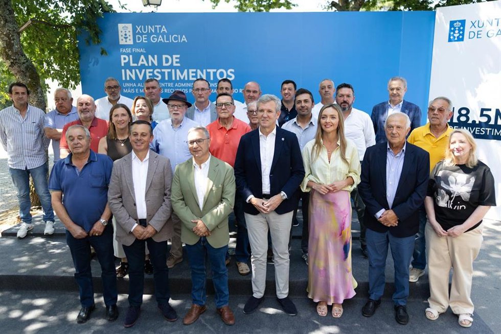 El presidente de la Xunta, Alfonso Rueda, en la visita a las instalaciones de la futura residencia de Piñor, en Ourense