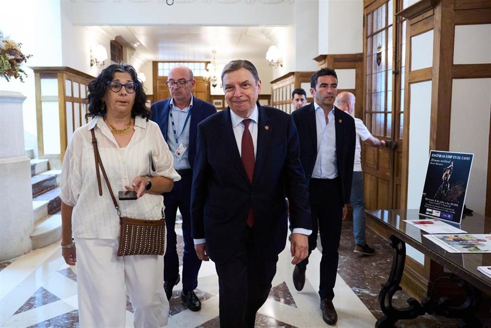 El ministro de Agricultura, Pesca y Alimentación, Luis Planas (c), a su llegada al acto de clausura del encuentro ‘La gastronomía: un activo estratégico del país’, a 8 de julio de 2026, en Santander, Cantabria (España). Esta sesión académica e institucion