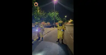 Bombers intervenen de matinada en la piscina de Polinyà de Xúquer després d'una fuita de productes químics