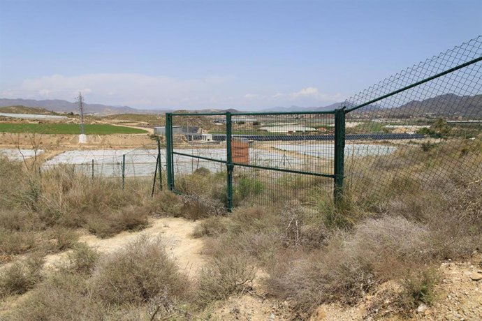Archivo - Detalle de una parcela contaminada por el accidente nuclear en Palomares (Almería)