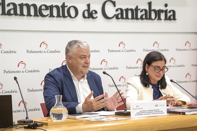 El Consejero De Economía, Hacienda, Financiación Autonómica Y Fondos Europeos, Luis Ángel Agüeros, Interviene En El Curso De Verano De La Universidad De Cantabria ‘Las Regiones Ante La Europa 4.0’.