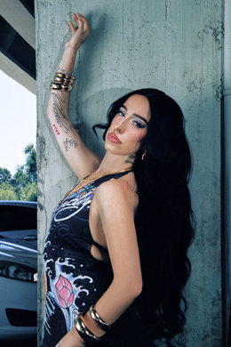La artista sevillana Cristina Vela, concida artísticamente como Juicy BAE.