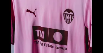 El València CF innova en el seu tercer equipament amb el rosa com a protagonista