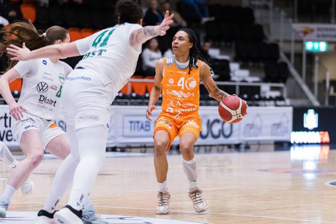 Archivo - April 16, 2026, NorrkÃPing, Sverige: 260416 NorrkÃpings Zipporah Broughton under semifinal fyra i damernas SBL mellan NorrkÃping och SÃdertälje den 16 april 2026 i NorrkÃping.