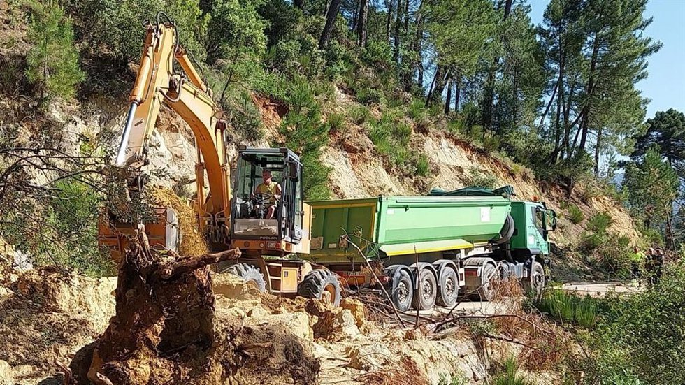 Trabajos en el acceso de Los Chorros del Río Mundo.