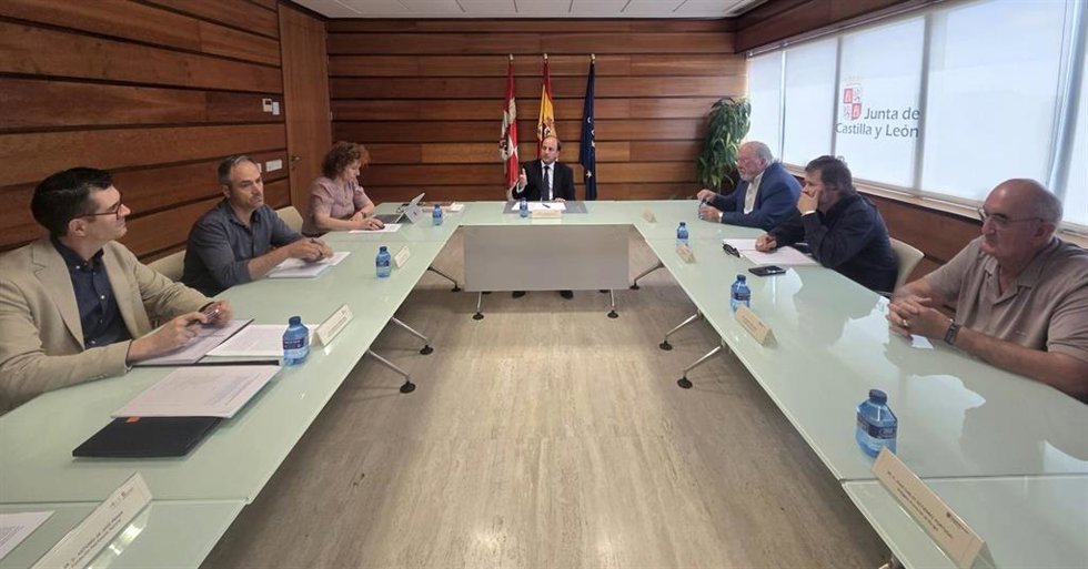 Pino en un momento de la reunión con los responsables de la Federación de Caza de CyL