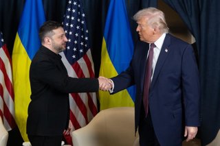 Archivo - HANDOUT - 22 January 2026, Switzerland, Davos: US President Donald Trump (R) meets with Ukrainian President Volodymyr Zelenskyy on the sidelines of the World Economic Forum Annual Meeting in Davos. Photo: -/Ukrainina Presidency/dpa - ATTENTION: 
