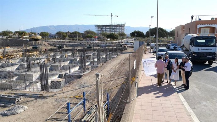 Visita a las obras del centro residencial para adultos con TEA de Aspapros en Almería.