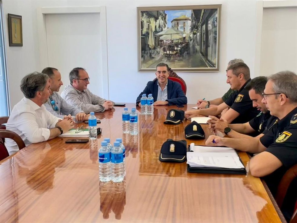 Reunión sobre las viviendas de uso turístico.