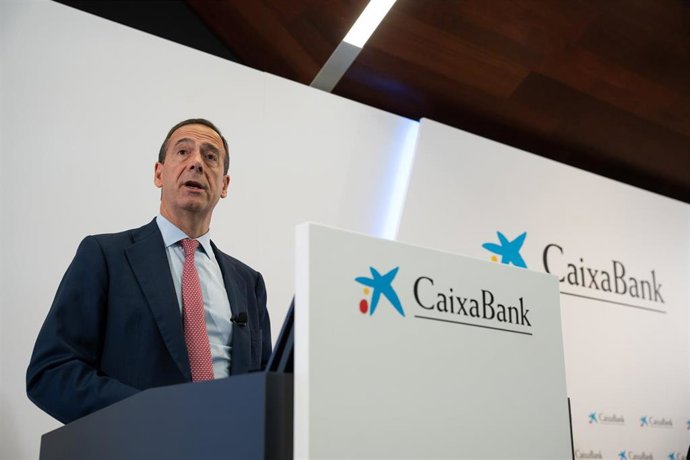 Archivo - El CEO de Caixabank, Gonzalo Gortázar, interviene durante la presentación del Plan Estratégico 2025-2027 de Caixabank, en la sede de la entidad,  a 19 de noviembre de 2024, en Madrid (España). 