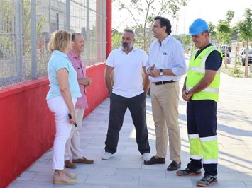 El alcalde de Chiclana conociendo las obras que Endesa ejecuta en la zona de la Rana Verde.