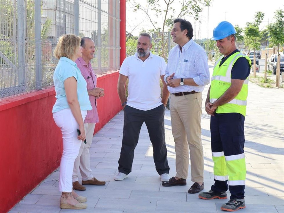 El alcalde de Chiclana conociendo las obras que Endesa ejecuta en la zona de la Rana Verde.