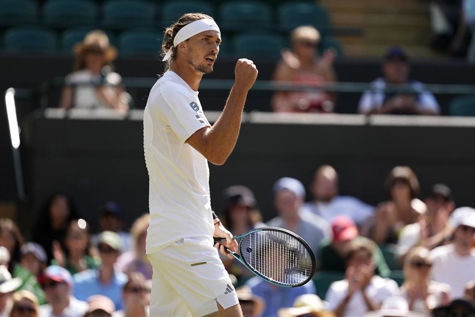 El alemán Alexander Zverev celebra un punto ante el estadounidense Taylor Fritz durante su partido de cuartos de final individual masculino de Wimbledon 2026