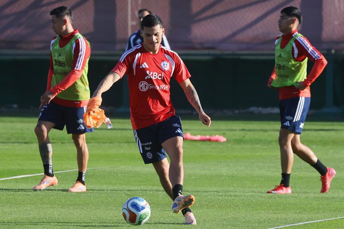 Futbol, Entrenamiento seleccion chilena. Entrenamiento de la seleccion chilena previo a los partidos amistosos contra Portugal y Republica Democratica del Congo. Complejo Deportivo Juan Pinto Duran Santiago, Chile. 25/05/2026 Jonnathan