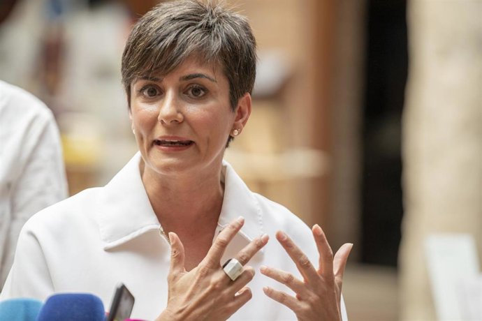 La ministra de Vivienda y Agenda Urbana, Isabel Rodríguez, durante su atención a medios en Almagro.
