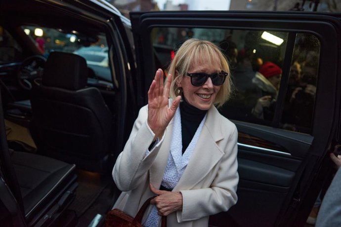 Archivo - January 26, 2024, New York, New York, USA: E Jean Carroll leaves Manhattan Federal Court after jury decides in her favor, ordering D. Trump to pay her $83.3 million dollars in damages after second defamation trial.