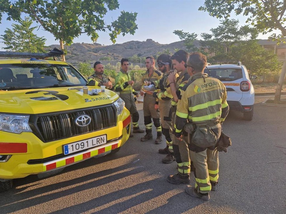 Efectivos del INFOAR antes de dirigirse al incendio de Castillonroy