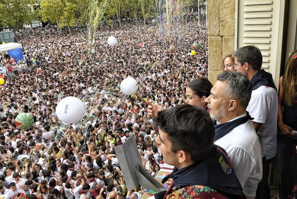 Archivo - Más de 50.000 personas celebran el disparo del cohete de San Mateo 2025