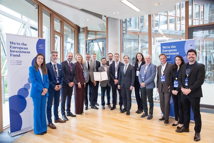 Archivo - El Fondo Europeo de Inversiones impulsa un programa de 55 millones para financiar estudios tecnológicos con pago diferido.