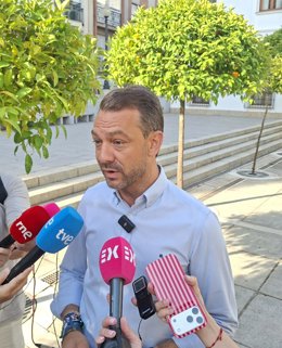 El portavoz del PP de Extremadura, Luis Miguel Núñez, en declaraciones a los medios
