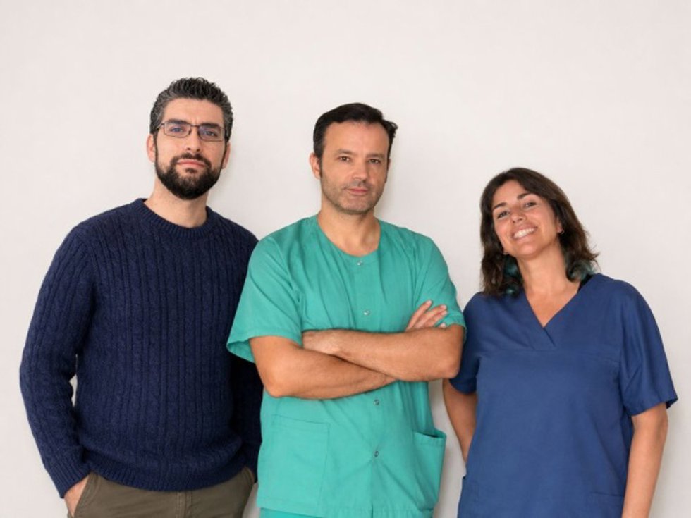 Los investigadores Javier López (US), Juan Morgaz (UCO) y Pilar Muñoz (UCO).