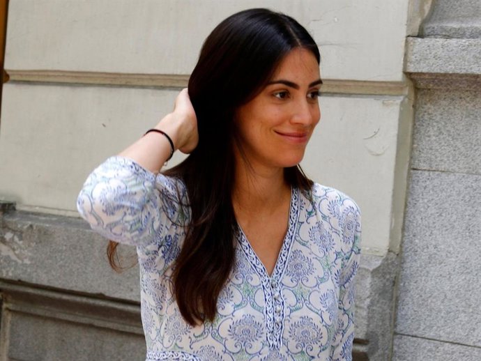 Sassa de Osma estrena el bañador de firma española que realza el pecho y estiliza la figura