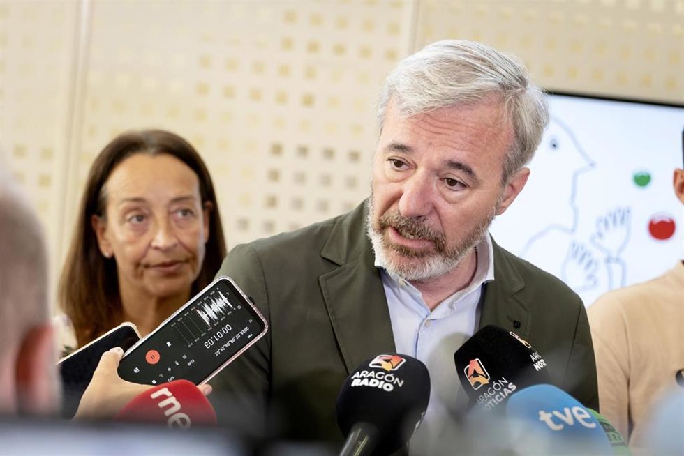 El presidente del Gobierno de Aragón, Jorge Azcón, en el CPEE Jean Piaget de Zaragoza.