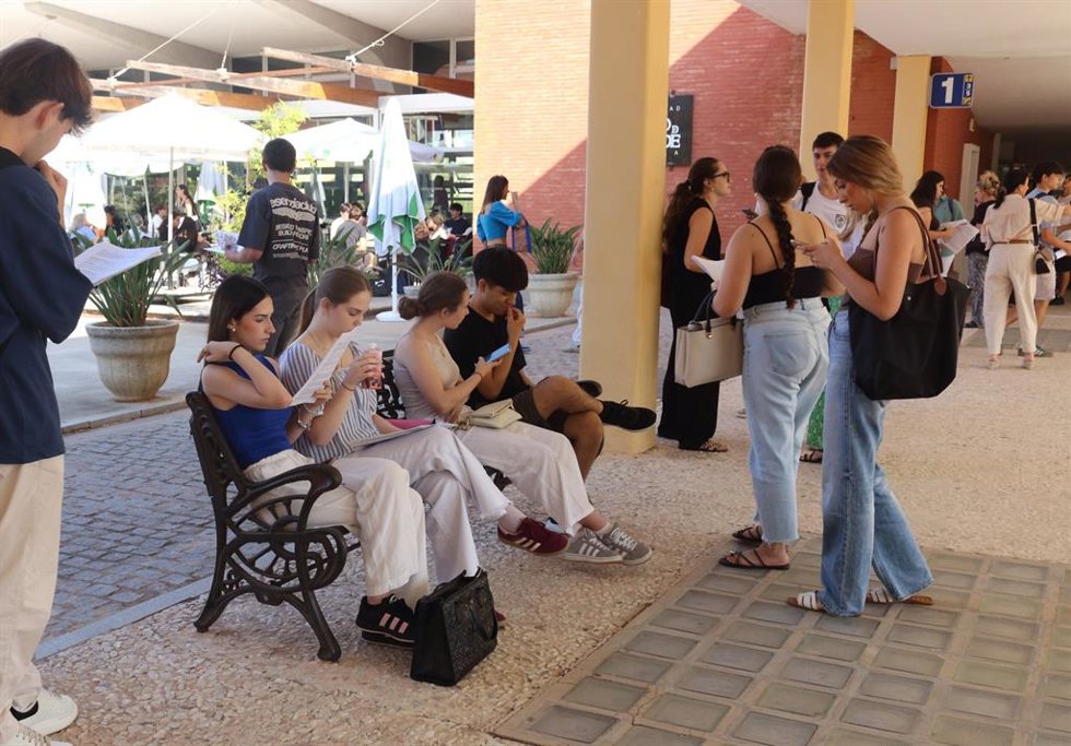 Imagen de recurso de estudiantes en la última convocatoria de la PAU en el campus de la Pablo de Olavide
