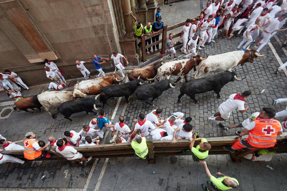 Tercer encierro de los Sanfermines de 2026 con toros de la ganadería Victoriano del Río.