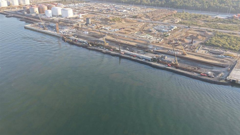 Obras del proyecto Muelle Sur en el Puerto de Huelva.