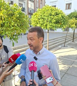 El portavoz del PP de Extremadura, Luis Miguel Núñez, en declaraciones a los medios
