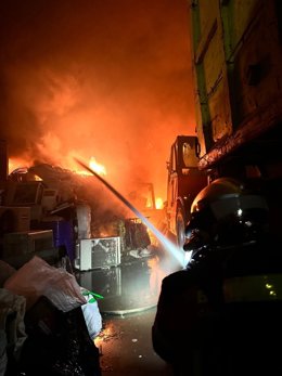 Incendio en una chatarrería de Mejorada del Campo