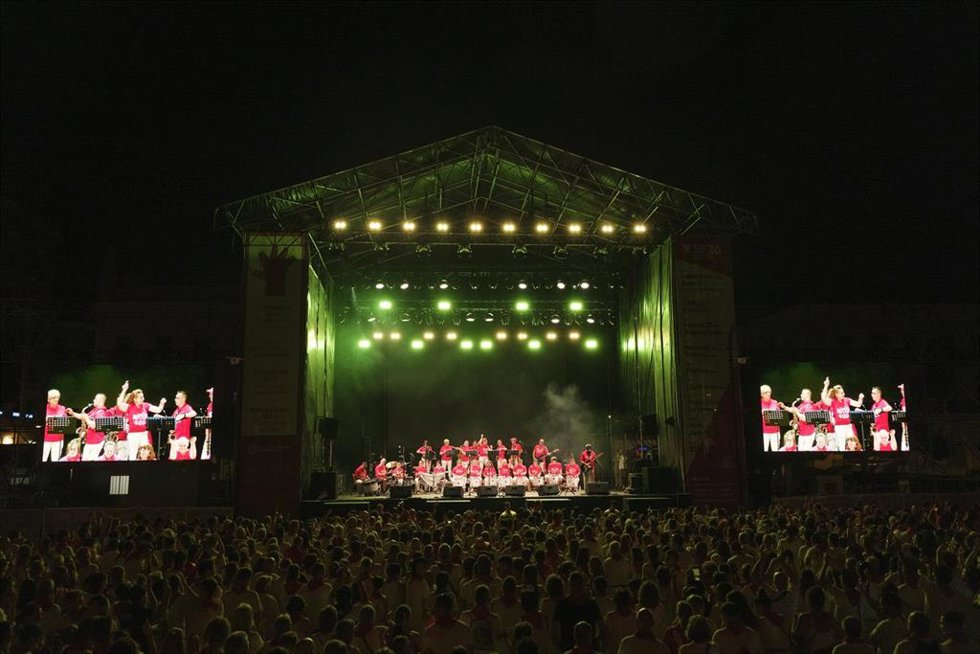 Concierto de Motxila 21 en la Plaza del Castillo.