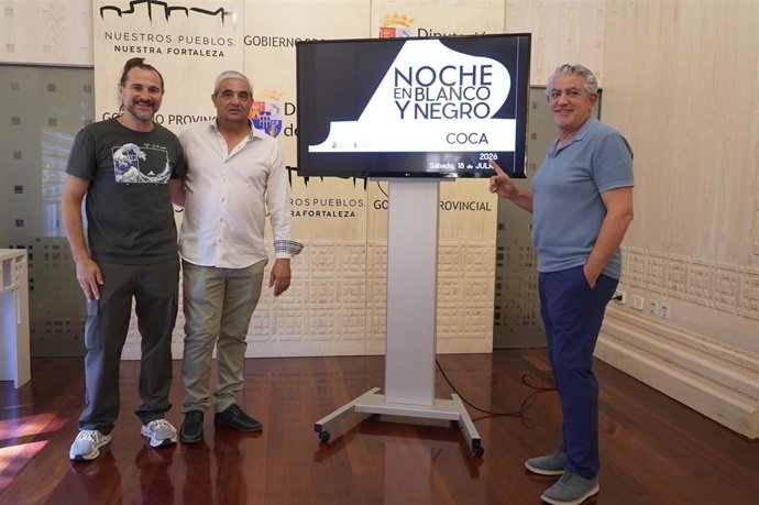 El coordinador del evento, Pablo Rodríguez (izda); el alcalde de Coca, Fernando Aceves, y el diputado de Cultura, José María Bravo.