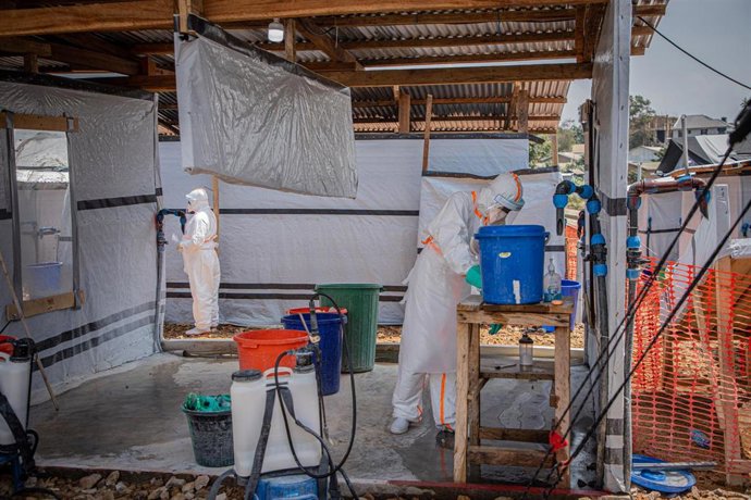 Fotografía de archivo de trabajadores sanitarios en un centro de tratamiento para el ébola en Bunia, capital de la provincia de Ituri, en el noreste de República Democrática del Congo (RDC)