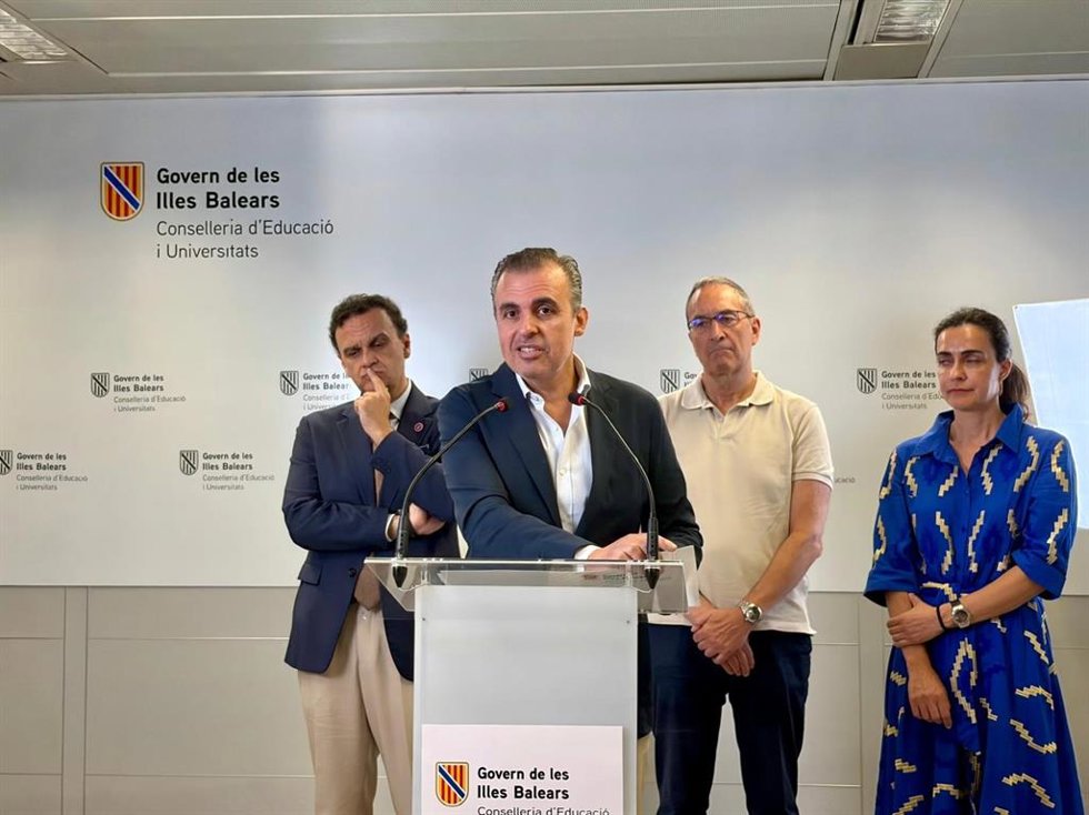 El conseller de Educación y Universidades, Antoni Vera.