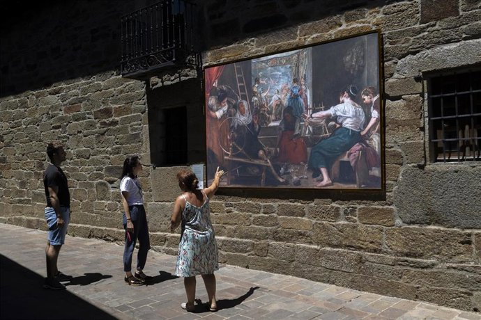 La réplica de 'Las hilanderas', de Velázquez, expuesta en Villaderciervos.