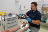 Foto: Podólogo desaconseja el uso habitual de chanclas en verano y limita su utilidad a playas, piscinas y trayectos cortos