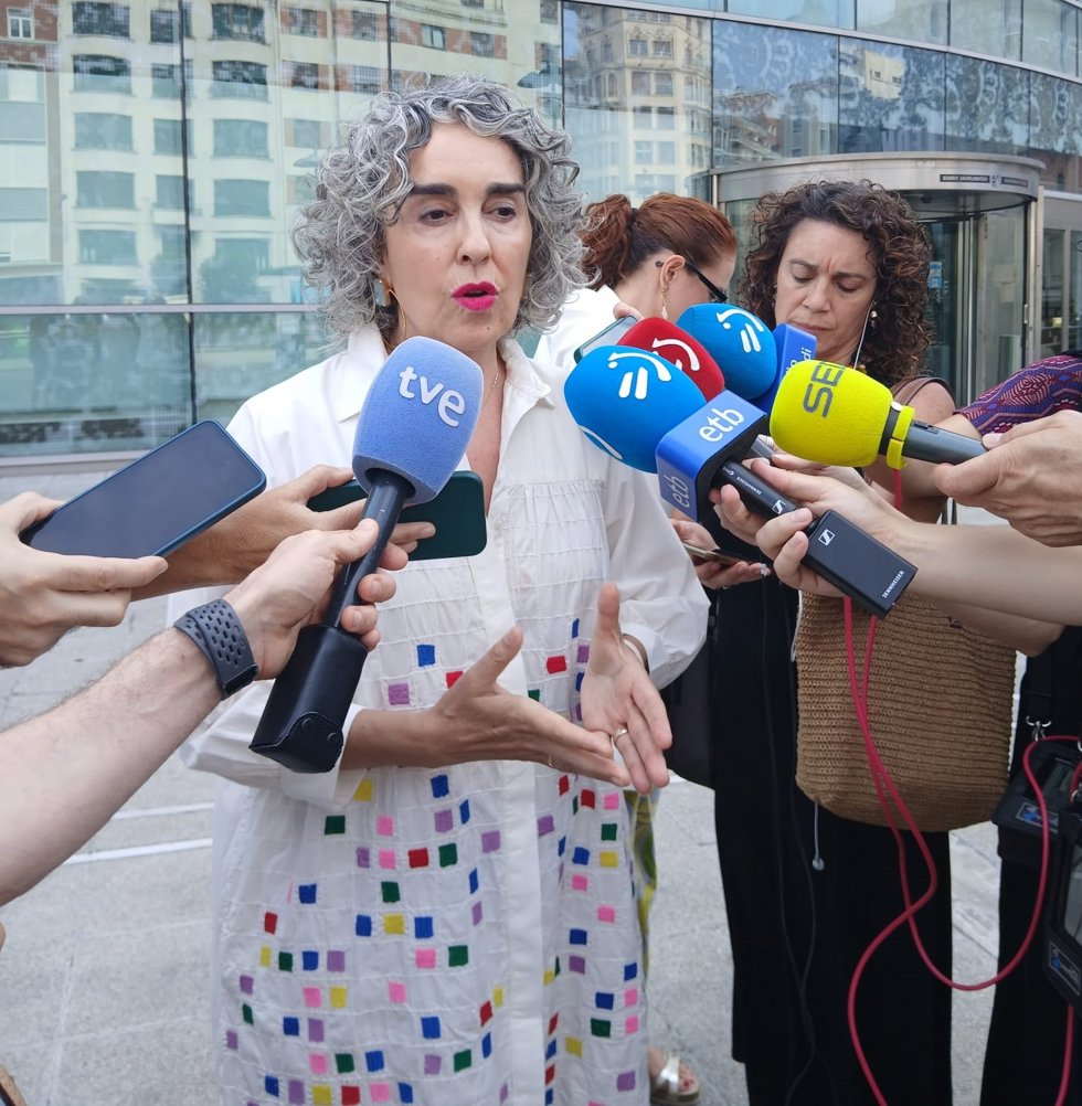 La vicelehendakari primera y consejera de Cultura y Política Lingüística, Ibone Bengoetxea, realiza declaraciones en Bilbao.