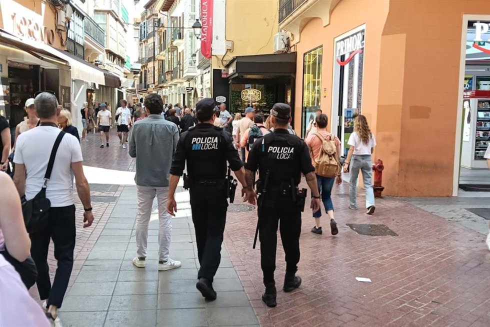 Detenida por robar zapatos y ropa por valor de 600 euros en una tienda de la calle Sant Miquel