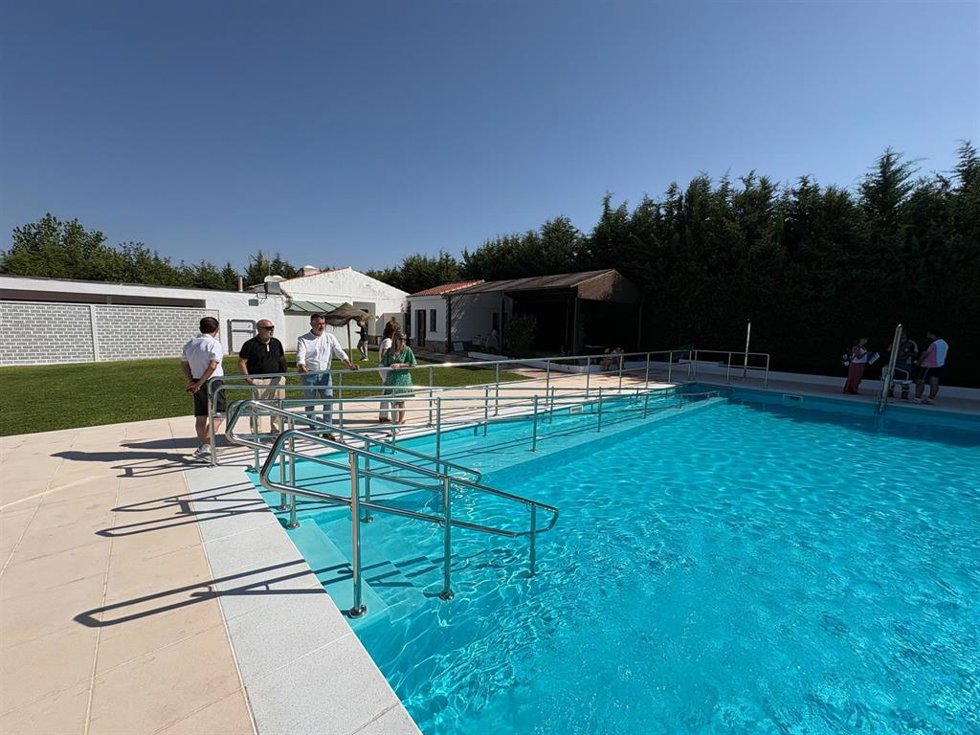 Visita a la piscina municipal de Siles