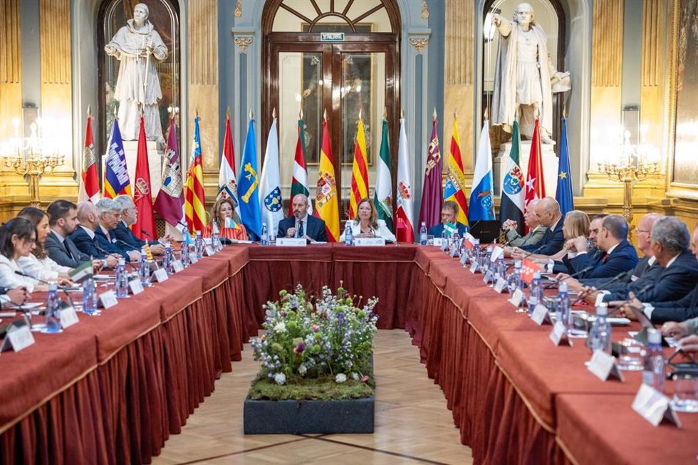 La Conferencia de Presidentes y Presidentas de Parlamentos Autonómicos (COPREPA) se reúne en el Senado.