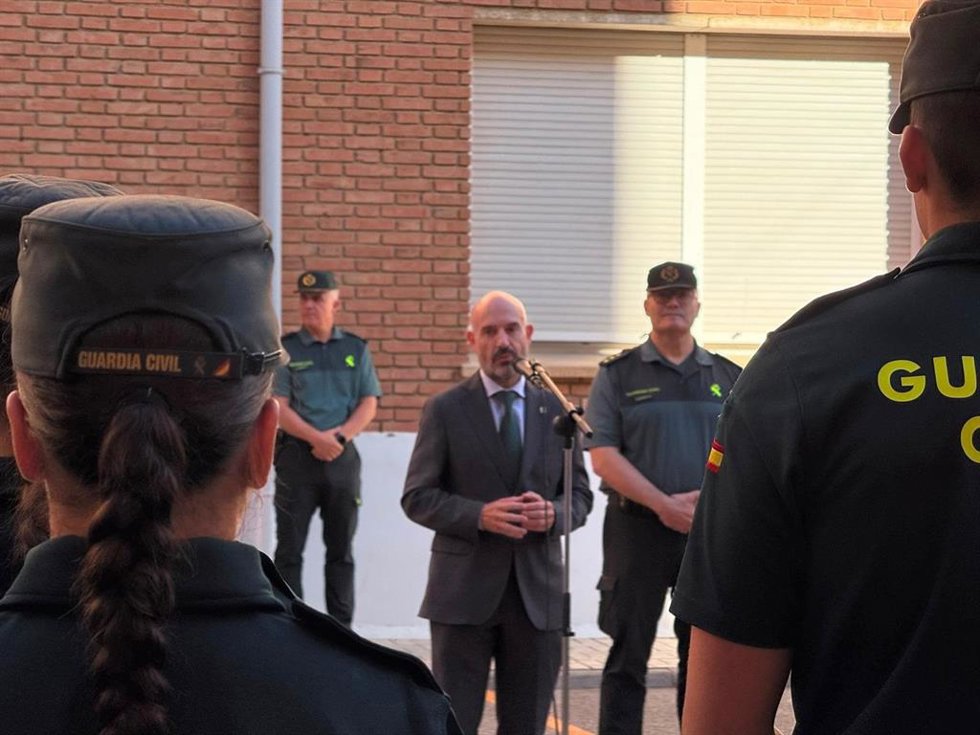 El subdelegado del Gobierno en la provincia, Javier Salas, junto al Coronel Jefe de la Comandancia, Roberto Blanes, en la bienvenida a nuevos agentes.