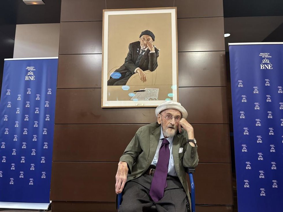 La Biblioteca Nacional de España cuelga el  retrato de Álvaro Pombo