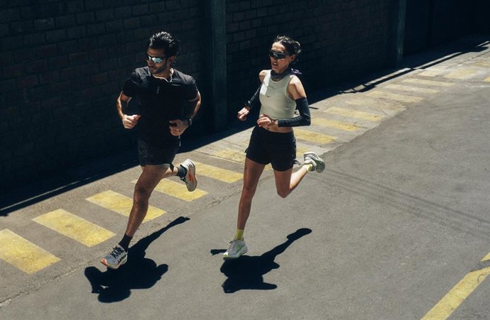 Hoka lanza las nuevas zapatillas Clifton Pro para el entrenamiento diario.