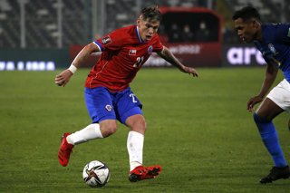 Futbol, Chile vs Brasil. Eliminatorias para Catar 2022. El jugador de la seleccion chilena Carlos Palacios es fotografiado durante el partido de clasificacion al mundial de Catar 2022 contra Brasil disputado en el estadio Monumental de Santiago,