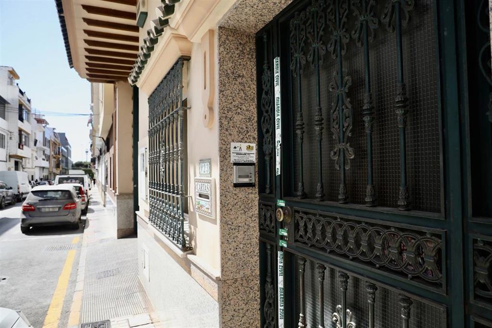 Vivienda de la calle Tulipán de Las Lagunas de Mijas donde se investigan el doble crimen de dos mujeres, madre e hija.