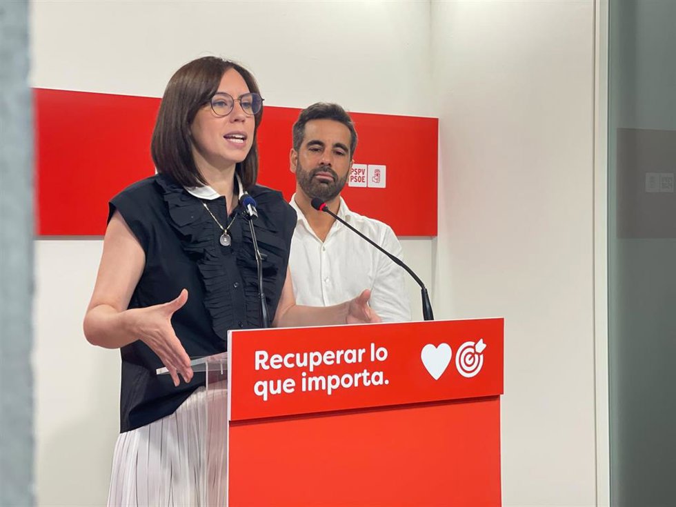 La líder del PSPV, Diana Morant, y el síndic socialista, José Muñoz, en rueda de prensa