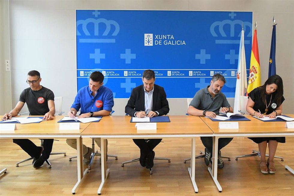 La Xunta firma con CC.OO, ANPE, UGT y CSIF el acuerdo para rebajar las ratios en Secundaria y Bachillerato